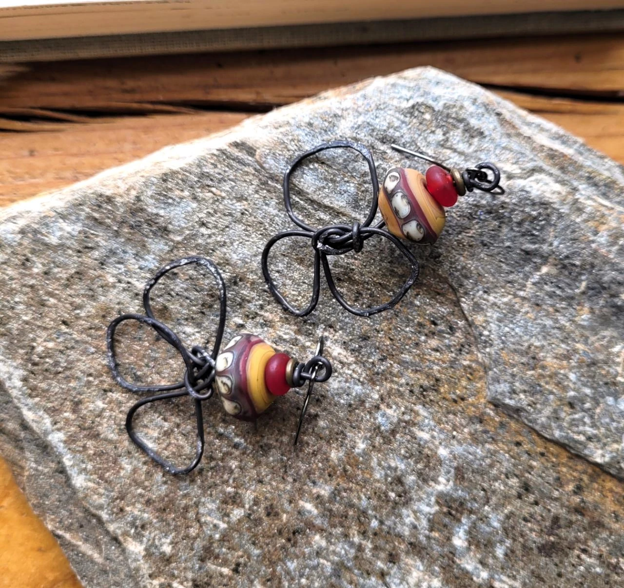 Clover charms made of wrought iron for these spectacular earrings.. – photo 6